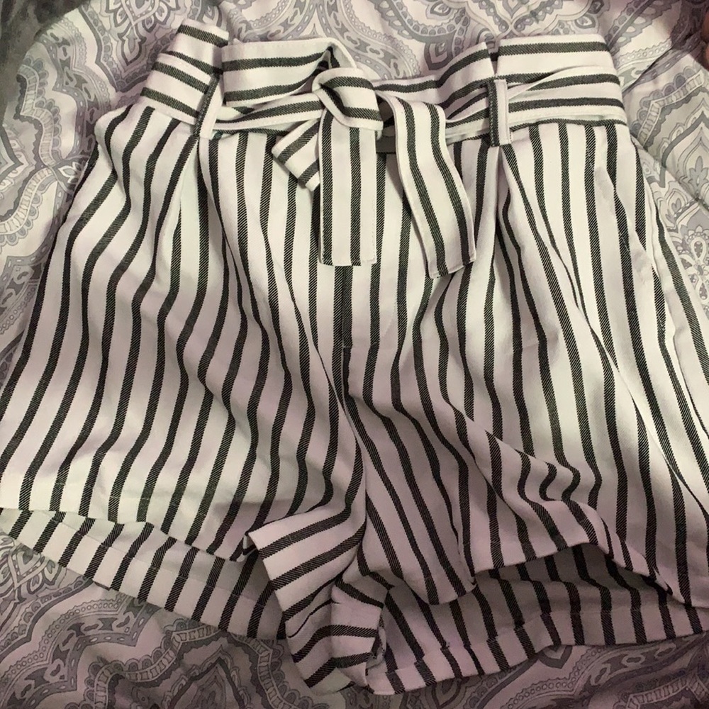 Tie short
